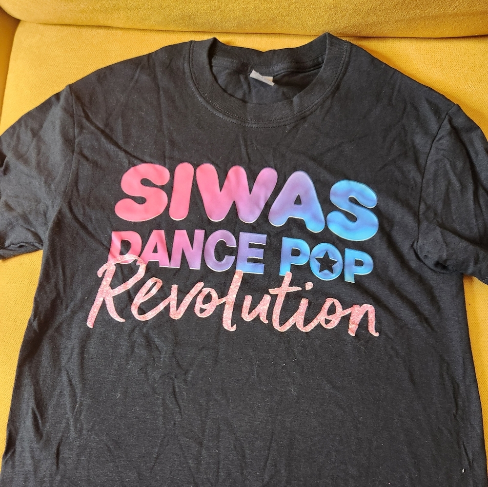 JoJo Siwas dance pop revolution tee. Adult small. Used
